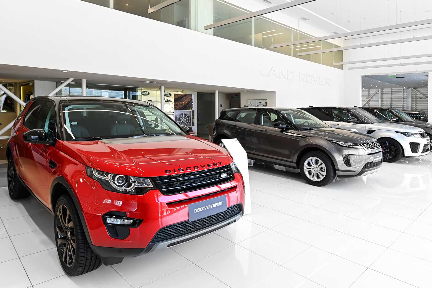 Jaguar Land Rover inaugura exclusivo Showroom en Ciudad Empresarial