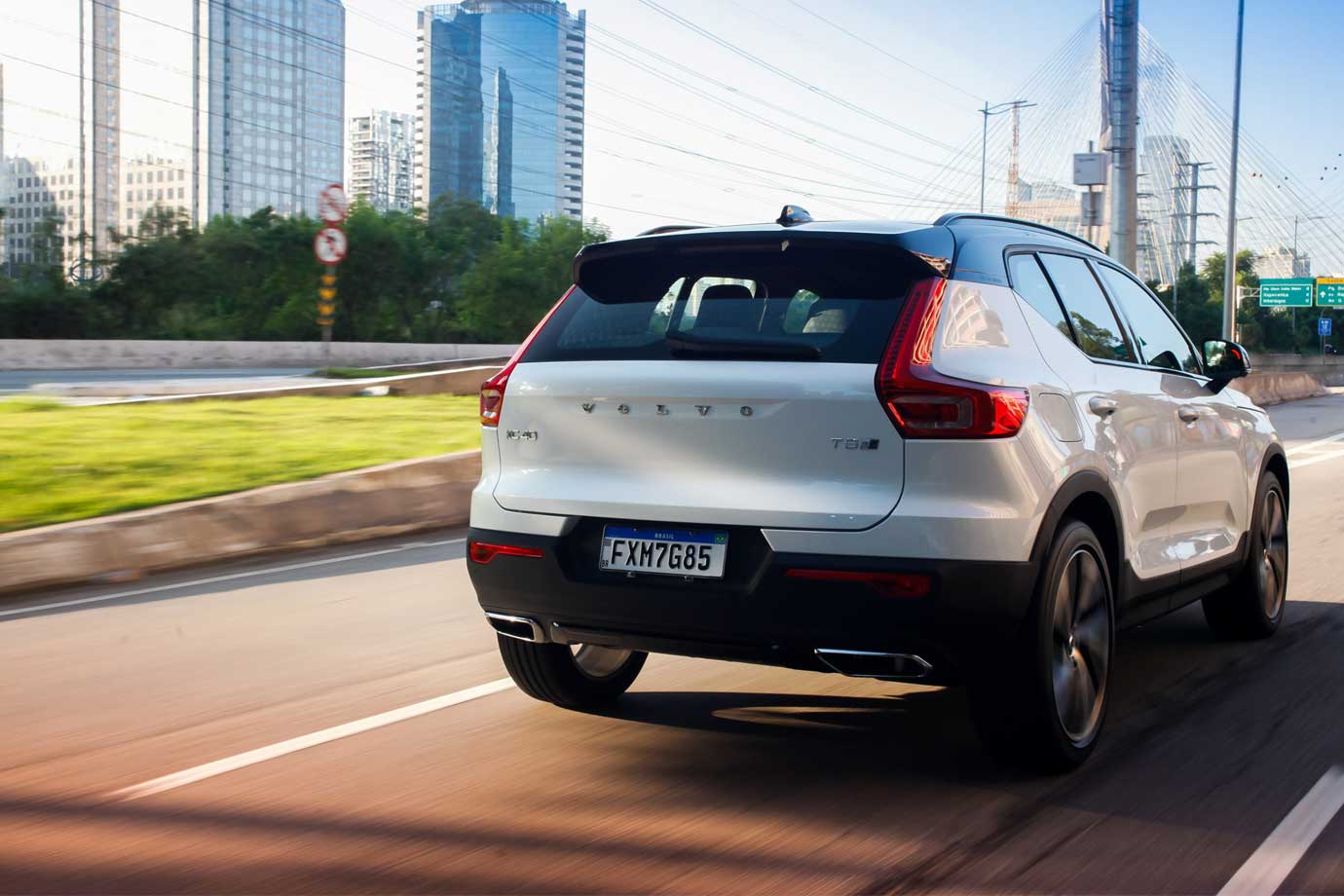 VOLVO Presenta el XC40 T5 Plug-In Hybrid R-Design, su nuevo SUV híbrido