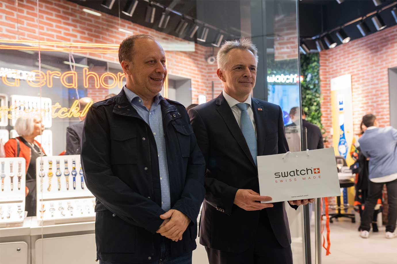 Swatch vuelve a Chile con su primera tienda