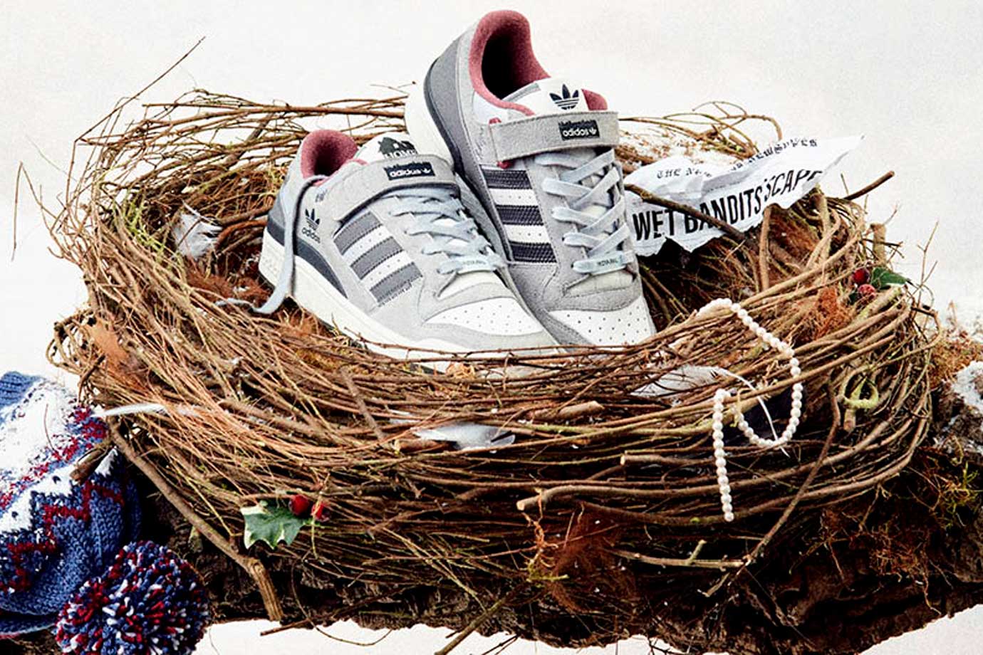 adidas Originals inicia la temporada de fiestas con los zapatos casuales "Home Alone 2" Forum Low